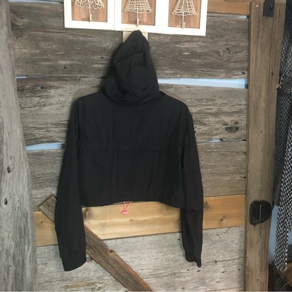 SWS Size Med Black/Pink Lightweight Cropped Hoodie/Jacket - Picture 3 of 5